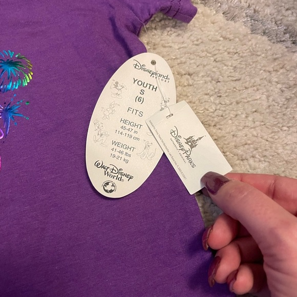 Walt Disney World Parks 2014 Kids Tee in Purple with Multicolor Design - Picture 3 of 3